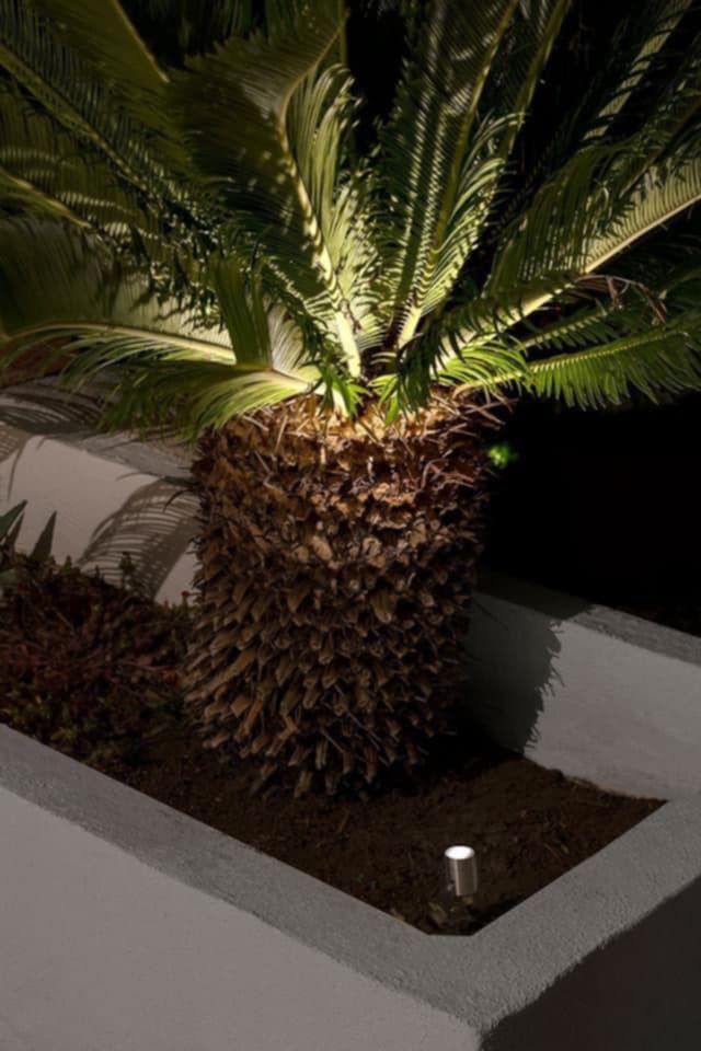 Floodlight lighting fixture image